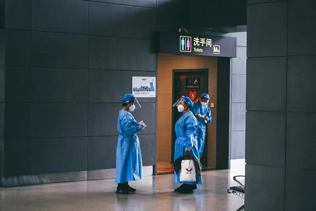自然观察专题片单主题图，展示户外与生态内容形态